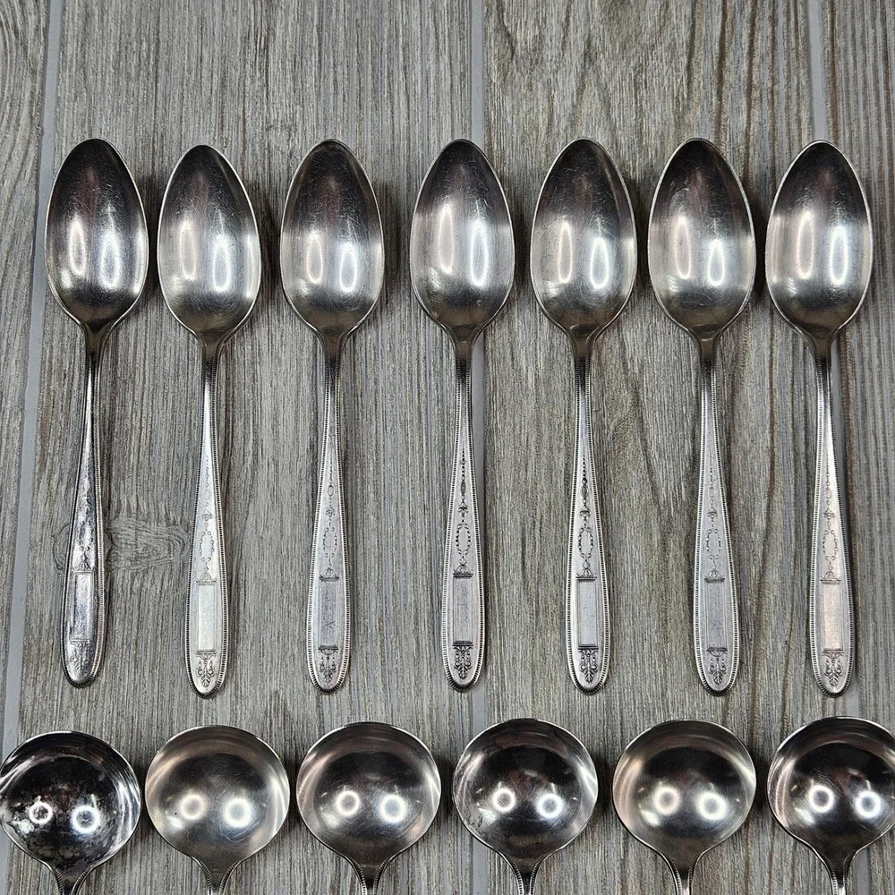 Oneida Community‎ Plate Grosvenor Set 13 Pcs Teaspoons Bouillon Soup Spoons